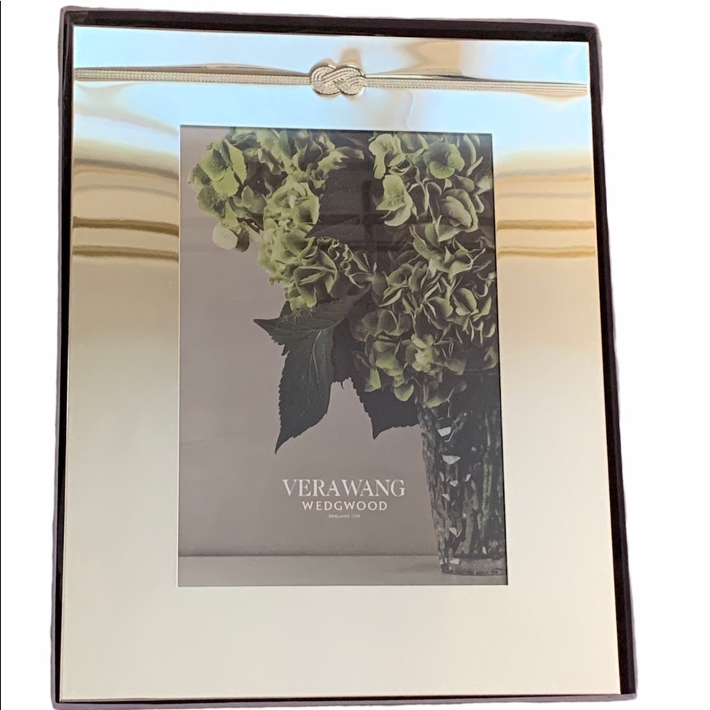 NWT Vera Wang Wedgewood Picture Frame